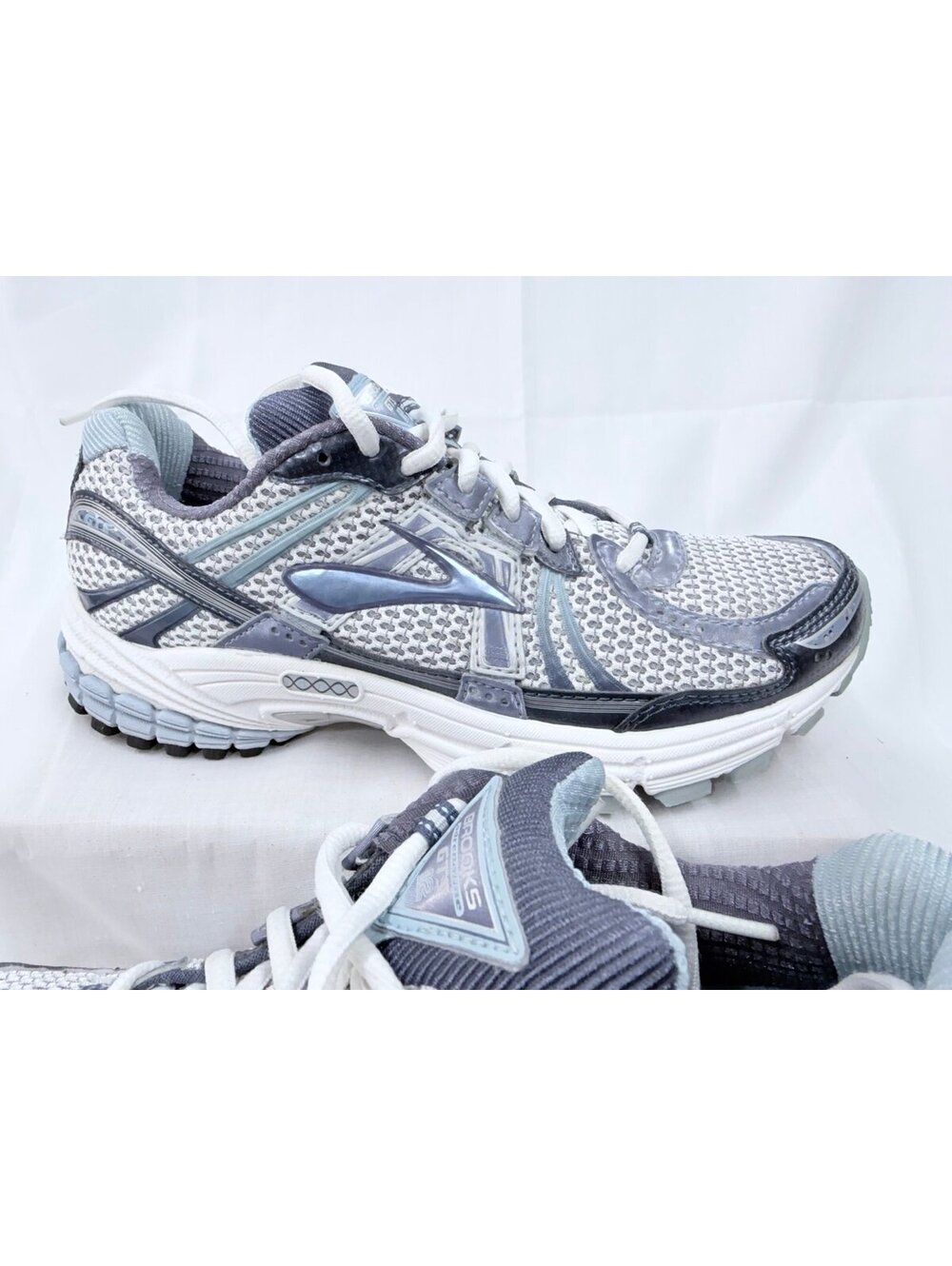 Brooks Adrenaline GTS 12 Running Shoe Womens 7.5 Blue Gray Training Walking - Picture 2 of 9